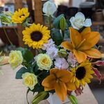 ビタミンカラー夏の花でアレンジ。
