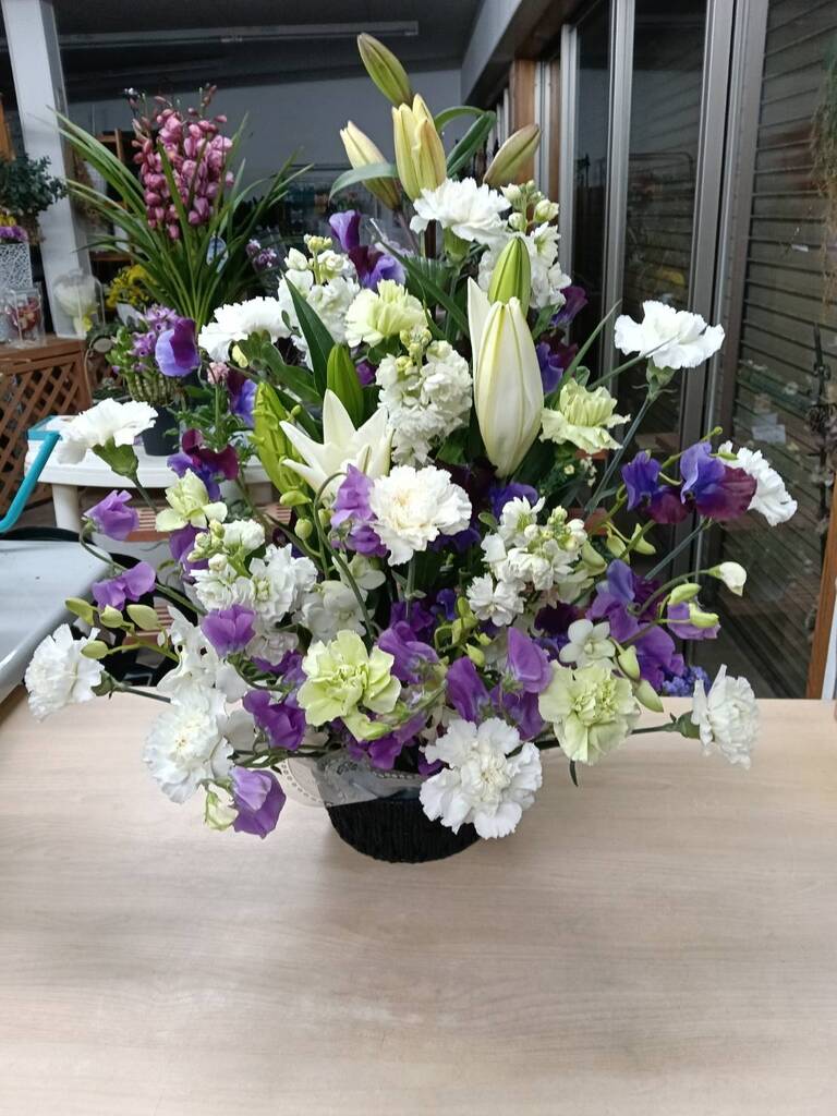 四十九日のお供アレンジフラワーです