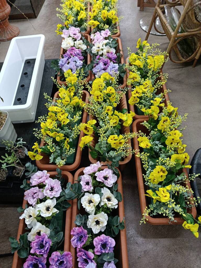 黄色パンジー・ミモザのアレンジフラワー