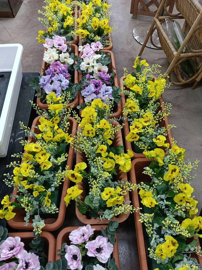 黄色パンジー・ミモザのアレンジフラワー2